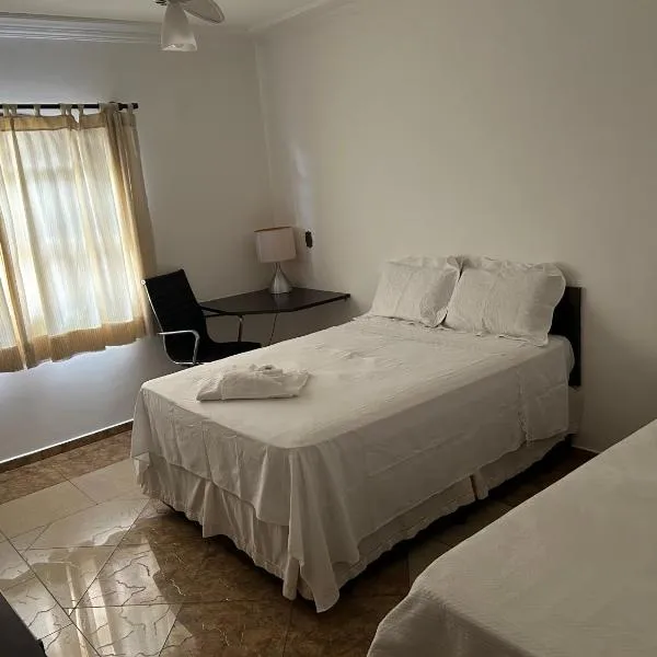 Quarto com / Bosque / Estoril / SJC，位于圣若泽杜斯坎普斯的酒店