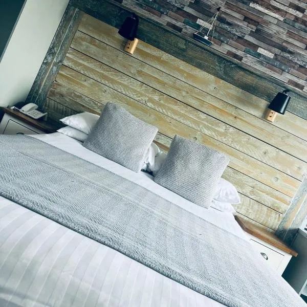 费恩利尔酒店之海滨大道旅馆，位于莱瑟姆-圣安妮的酒店