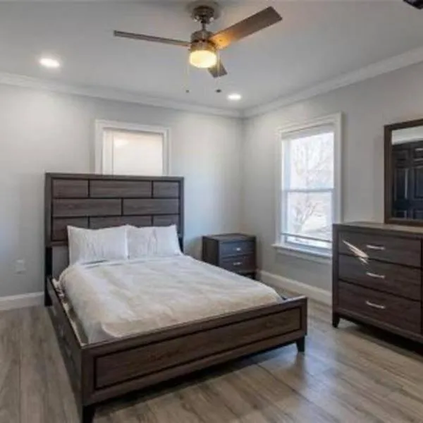 Home Away From Home on LaSalle - 3 bd 2 bth Slps 6，位于尼亚加拉瀑布的酒店