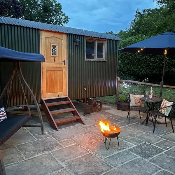 Forest View Shepherd Hut，位于哈斯尔米尔的酒店