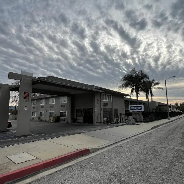 Travelodge by Wyndham Fairplex Pomona，位于波莫纳的酒店