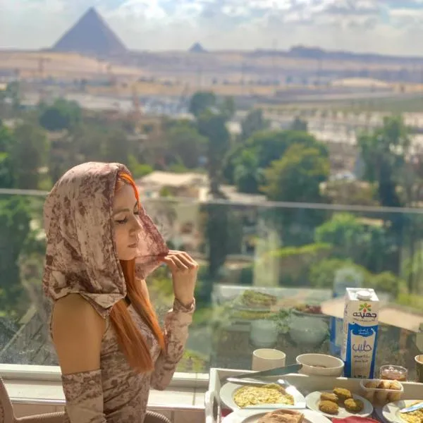 WOW Pyramids Inn With Rooftop Lounge，位于Kafr ʼakīm的酒店