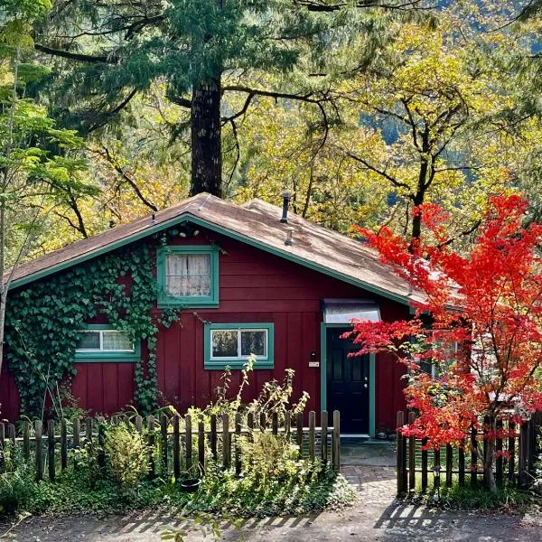 Avenue of the Giants Caraway Cottage (#3)，位于Redway的酒店