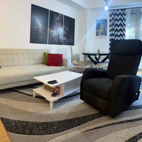 Charming Modern Condo near City Center Free Parking & Fully Equipped，位于斯科普里的酒店