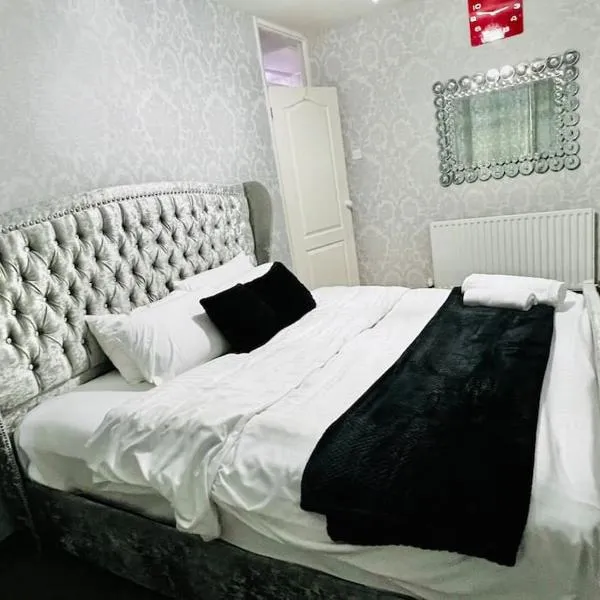 Modern & Cozy 3 Bed House.，位于Wyken的酒店