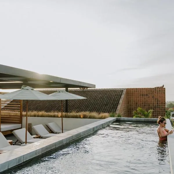 The Komu Canggu Bali，位于坎古的酒店