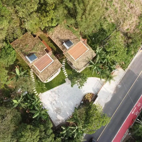 Villa Serena Eco-Lodges，位于加罗帕巴的酒店