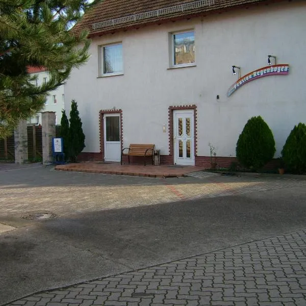 Pension Regenbogen，位于施特拉尔松德的酒店