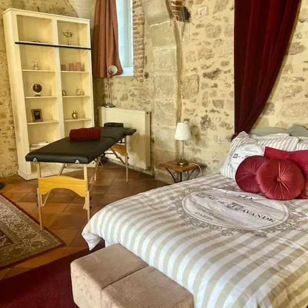 Cozy flat in castle near Fontainebleau - 10 min，位于Fleury-en-Bière的酒店