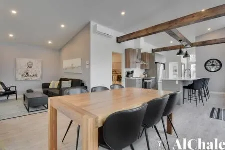 Archibald - Cozy avec spa, sauna, piscine，位于Pont-Rouge的酒店