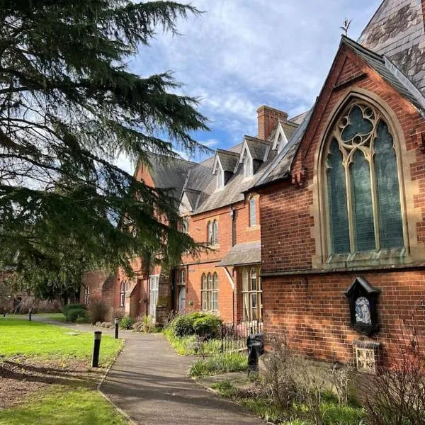 INCREDIBLE 3 Bedrooms Windsor Home, Free Parking - A Blend of Luxury and Character - Incredible Location - Windsor Castle, Ascot, Legoland, Heathrow Airport，位于温莎的酒店