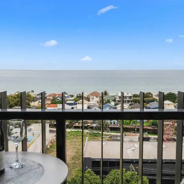 Sails by the Bay - Ocean Views - Wi-Fi - Netflix，位于Moorooduc的酒店