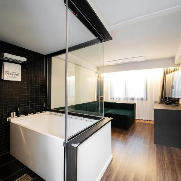 Moyen Hotel，位于束草市的酒店