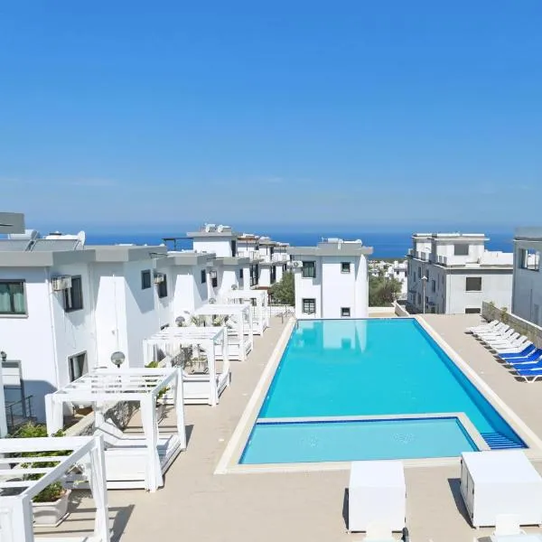 Skyline Paradise Villas，位于凯里尼亚的酒店