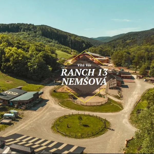 Ranch 13 - Western a kone，位于Vršatské Podhradie的酒店