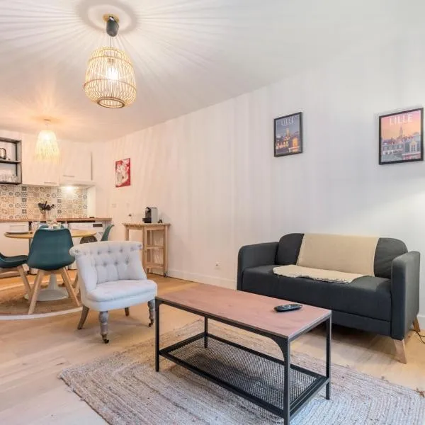 One bedroom apartment with parking & terrace，位于Croix的酒店