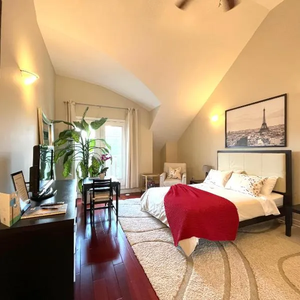 Stunning Rooms in Townhouse across the Beach，位于多伦多的酒店