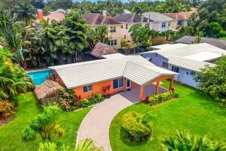 Hidden Gem Vacation Villa w Private Pool & TikiHut，位于劳德代尔堡的酒店