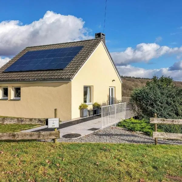 Stunning Home In Vresse-Sur-Semois，位于瑟穆瓦河畔夫雷斯的酒店