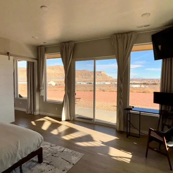 Crimson Suite~ Canyon Desert Getaway with views，位于比格沃特的酒店