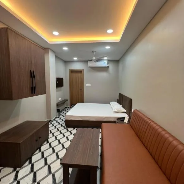 TIC ROOMS，位于西里古里的酒店