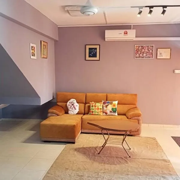 double storey cosy homestay pengkalan balak fully aircon，位于彭佳兰巴拉海滩的酒店