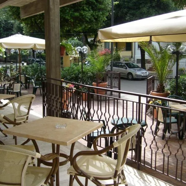 慕西奥里尼酒店，位于Fiumana的酒店