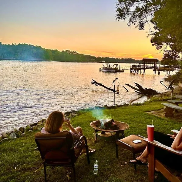 Serenity View Lakeside Retreat on Lake Murray, SC，位于Lake Murray Shores的酒店