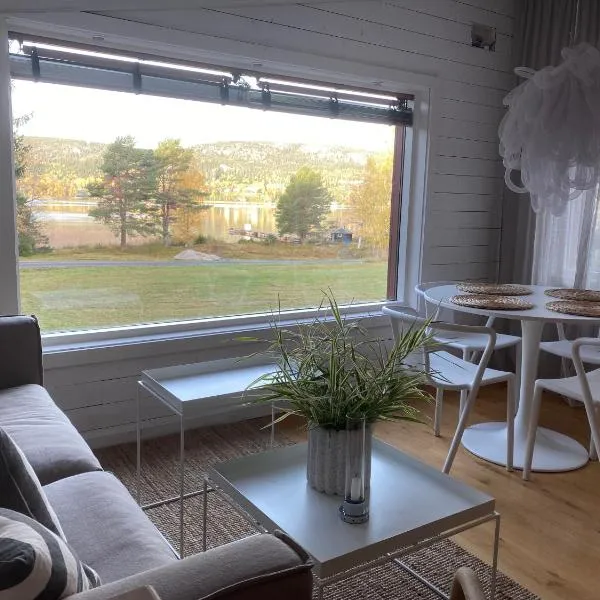 Peaceful and Scandinavian-style Guesthouse with Scenic Nature and Seaview in High Coast，位于Domsjö的酒店
