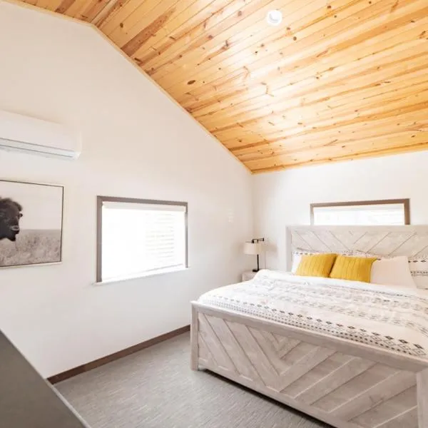 Cabin 1 at Horse Creek Resort，位于拉皮德城的酒店