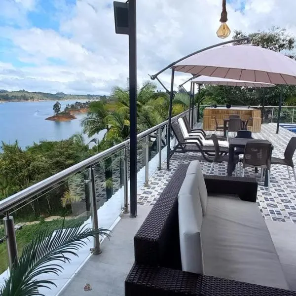 HOTEL Mirador Cielo Blue，位于El Peñol的酒店