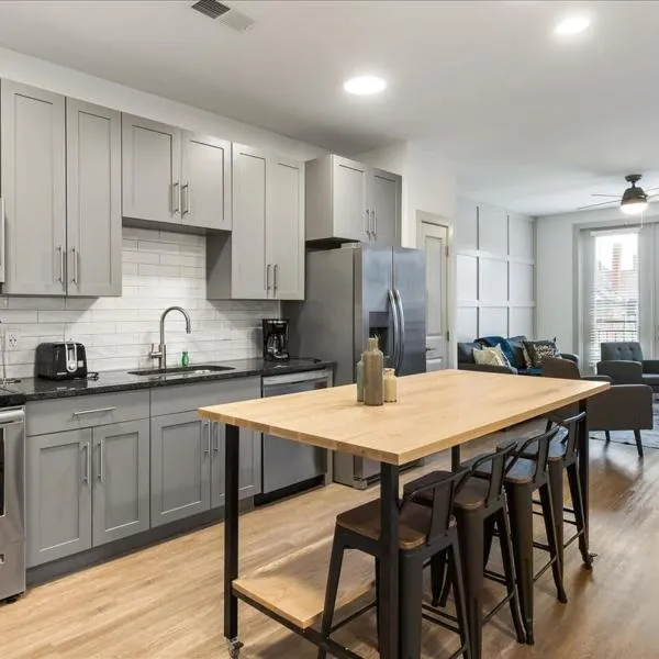 Charming 1BR 1BA Apartment Near Downtown Cincinnati，位于辛辛那提的酒店