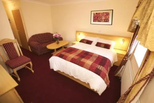 盖特威酒店，位于Pontnewydd的酒店