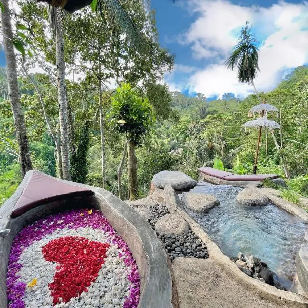 Royal Kemala Villa - Jungle View with Private Pool，位于Tampaksiring的酒店