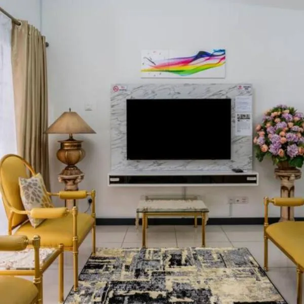 Shah Alam Golden Homestay 4 Rooms, 3 Bathrooms Seksyen 7 near uitm icity，位于巴生的酒店