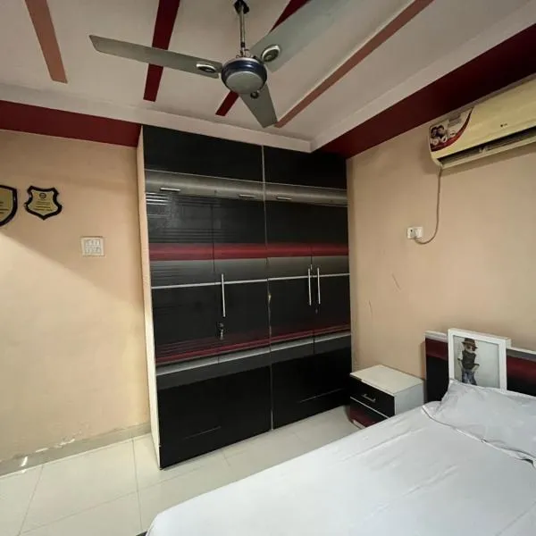 Private room in apartment，位于Mire的酒店
