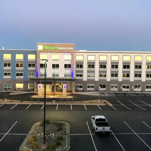 Holiday Inn Express & Suites - Tomah by IHG，位于托马的酒店