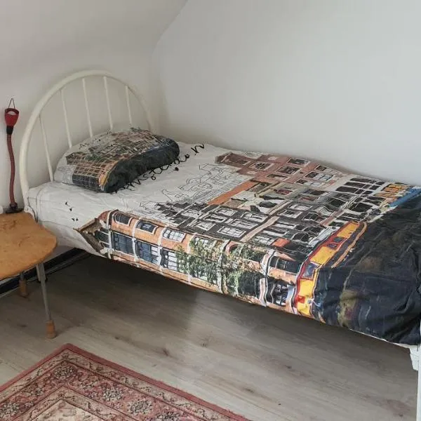 Single bed in quiet area，位于Sint-Oedenrode的酒店