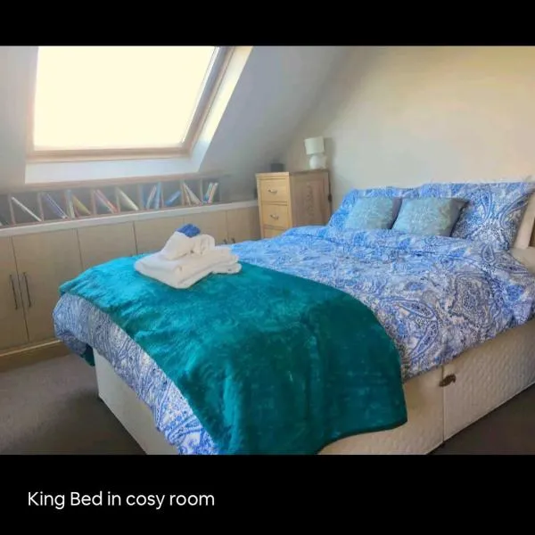 Scrabo View - King Bedroom with private bathroom，位于Cunningburn的酒店