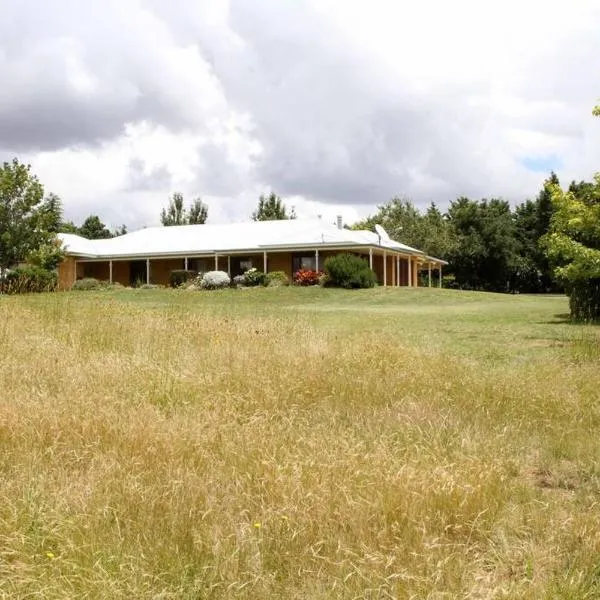 Topsys Corner - large rural house near Orange，位于Shadforth的酒店
