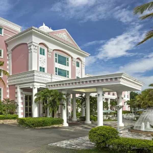 名都观光渡假大饭店，位于大埔乡的酒店