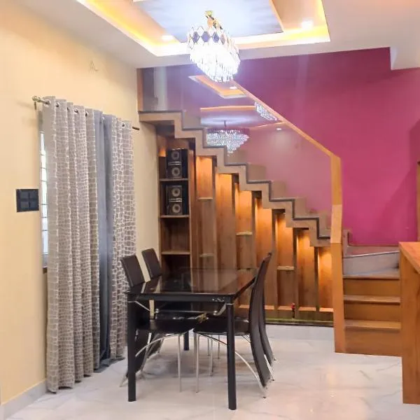 Lavish inn homestay，位于Shrīrangapattana的酒店