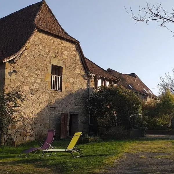 Ancienne grange réhabilitée et Grangette avec piscine et jardin，位于Faycelles的酒店