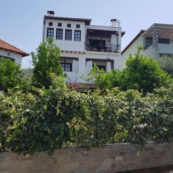 AMMOS & ASTERIAS FAMILY APARTMENTS，位于卡拉莫斯的酒店