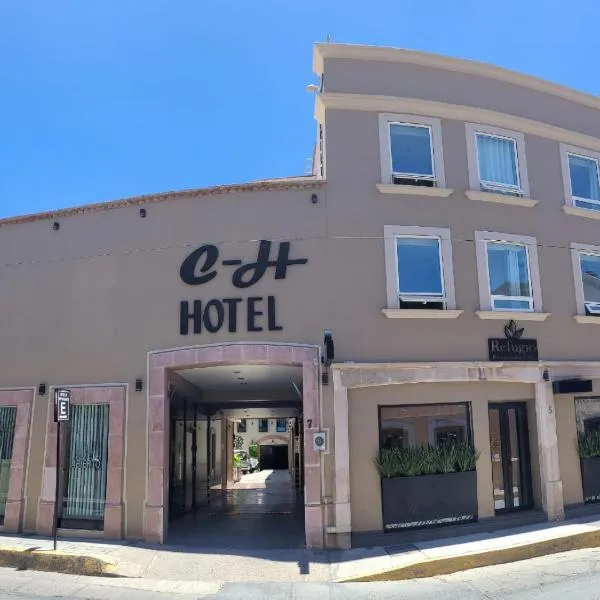 Hotel CH，位于El Orito的酒店