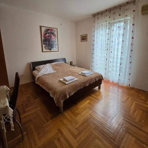 Laki Apartment，位于波德戈里察的酒店