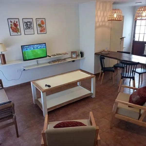 Departamento dos dormitorios con cochera Tres Arroyos -2-，位于特雷斯阿罗约斯的酒店