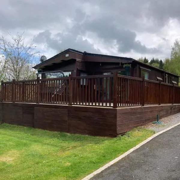 Cwtch Cymru Lodge 7F Caer Beris Holiday Lodge Park，位于比尔斯韦尔斯的酒店