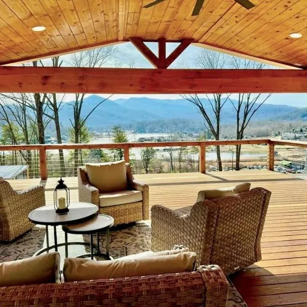 Glamp House Lake and Mountain Views Hot Tub，位于海厄沃西的酒店