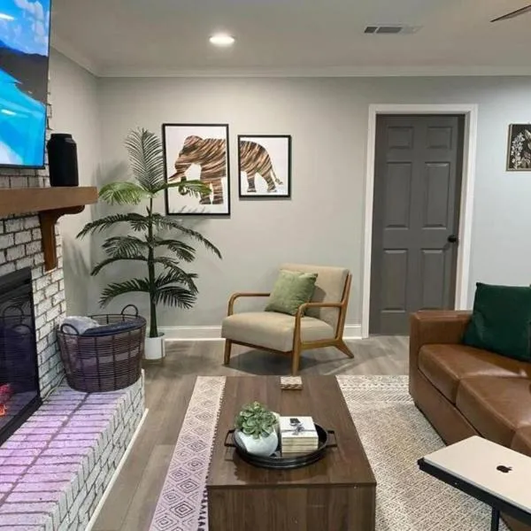 Modern 2BR Aparment near NC ZOO w Parking，位于阿什伯勒的酒店